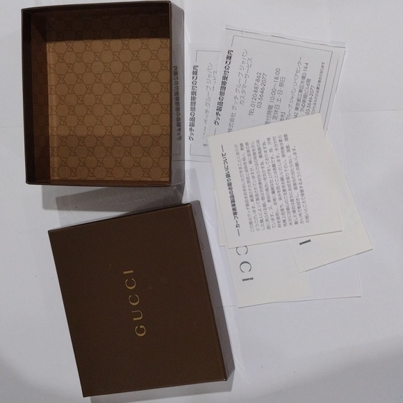 Gucci Beige Textured Leather Wallet w/  Silver Accent 4x3.75-inch, Box, Dust bag - Picture 17 of 17